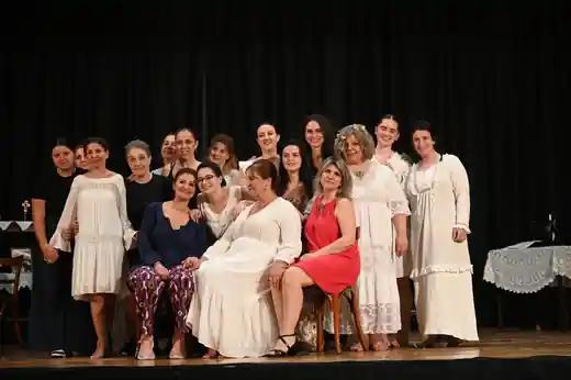 Ο θίασος από Το σπίτι της Μπερνάρντα Άλμπα, Θεατρικό Εργαστήρι Κυριακής 2024